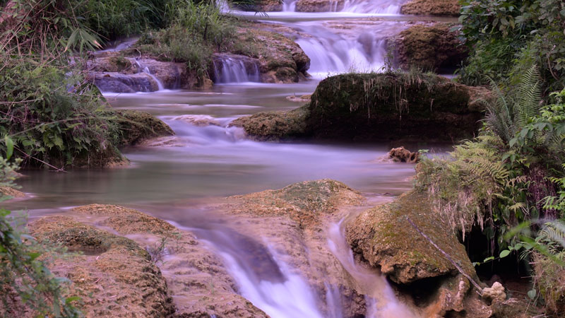 Puluong_retreat_Vietnam_waterfall1